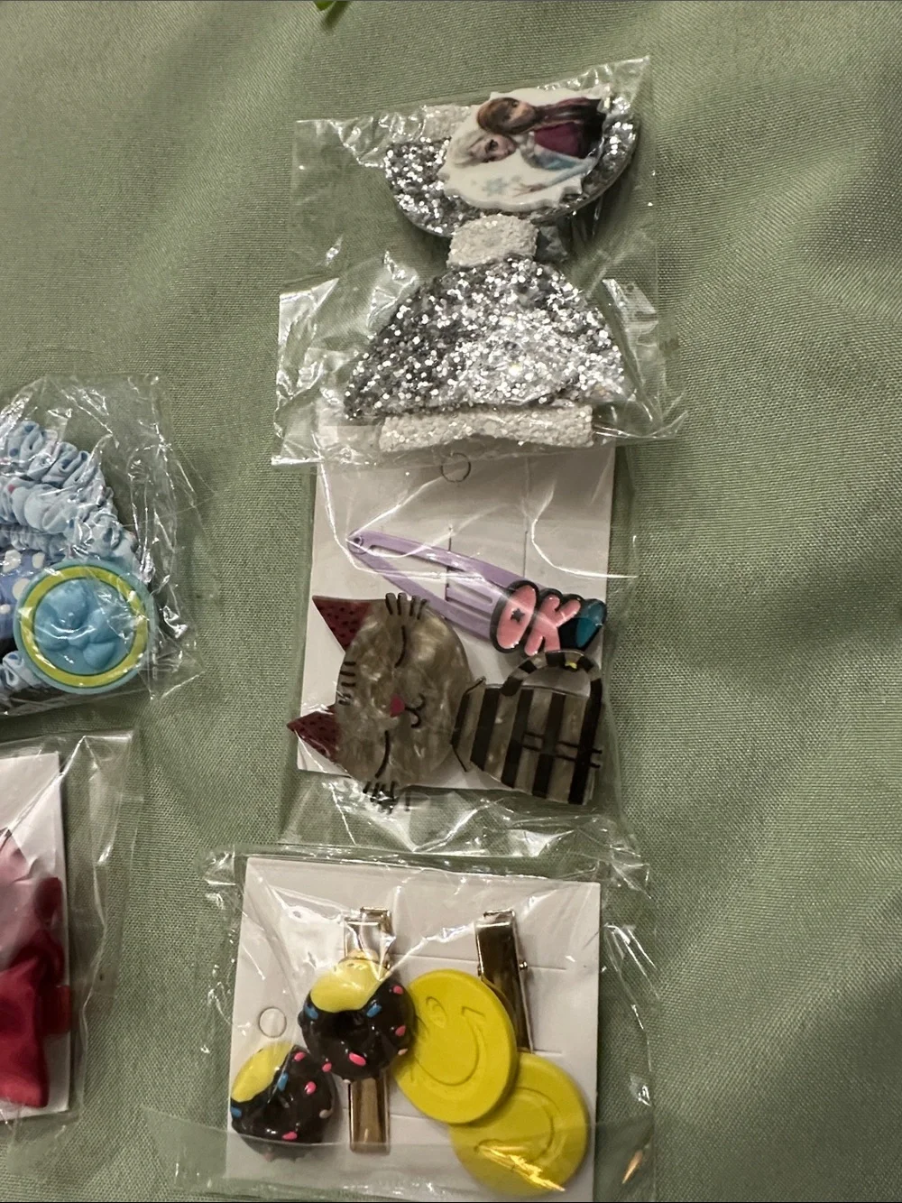 Kids Hair Accessories Set - Assorted Colors plus tanning mit and more bundle.